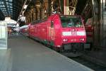 Die Lok mit der Baureihenbezeichnung 146 101-1 hlt hier am 1.4.05 mit dem RE 14177 nach Osnabrck HBF in Bremen.