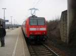 146-007 + Dostos (jeweils vom Bw Ludwigshafen(Rhein) waren heute mal auf dem RE91 zu Gast. Hier abgelichtet in Vaihingen(Enz), der Zug verlsst den Bahnhof in Richtung Mhlacker. 17.3.06
