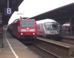 146 108-6 steht als RE nach Bremerhaven-Lehe neben einem IC nach HH-Altona im Osnabrcker Hbf.