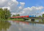 146 246 mit RE 4068 am 10.05.2015 auf der Isarbrücke bei Plattling.