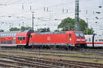 DB Lok 146 213-4 fährt beim Badischen Bahnhof ein.