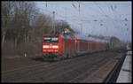 DB 146013-8 ist hier mit einem Dosto als RE in Richtung Bielefeld am 3.1.2004 um 10.11 Uhr in Hiddenhausen - Schweicheln unterwegs.