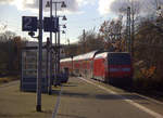 Ein Nachschuss von der 146 004-7 DB  schiebt den RE9 aus Siegen-Hbf nach Aachen-Hbf und hilt in Aachen-Rothe-Erde.
Aufgenommen vom Bahnsteig 1 in Aachen-Rothe-Erde. 
Bei Sonne und Wolken am Mittag vom 30.11.2019.