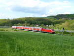 DB 146 262 mit dem RE 4597 von Bebra nach Frankfurt (M) Hbf, am 19.05.2021 in Oberhaun.