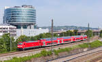 146 202 mit RE5 Stuttgart-Lindau Insel am 03.07.2021 am Eszetsteg in Stuttgart.