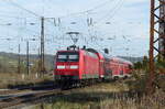 DB 146 016 mit dem RE 4882 von Jena-Göschwitz nach Halle (S) Hbf, am 25.10.2021 in Naumburg (S) Hbf.