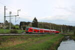 Eine Baureihe 146 schiebt ihren Dosto-Park auf dem Weg nach Stuttgart über die Südbahn zwischen Mochenwangen und Aulendorf.