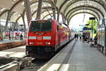 146 267 als RB nach Hamburg steht im Bahnhof von Kiel am 16.