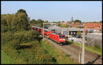 DB 146117 verläßt hier am 28.09.2023 um 10.13 Uhr mit dem RE 2 aus Düsseldorf den Bahnhof Hasbergen in Richtung Osnabrück.