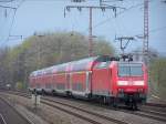 146 014-6 schiebt einen RE1  NRW-Express  in Richung Aachen Hbf durch die S-bahnstation Essen-Fronhausenam 30.03.08