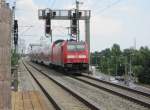 12.7.2010 18:14 DB AG Baureihe 146 242-2 schiebt eine Dosto-Wagengarnitur aus Sonneberg(Thüringen)Hbf nach Nürnberg Hbf durch den Bahnhof Nürnberg Rothenburger Straße.