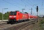 146 110 mit RE 26515 (Offenburg–Basel Bad Bf) am 19.04.2015 in Orschweier, aufgenommen vom nördlichen Bahnsteigende