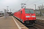 Einfahrt am 21.03.2015 von 146 241-5 mit einem RE (Frankfurt (Main) Hbf - Würzburg Hbf) in den Südbahnhof von Frankfurt am Main.