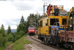 Stau in Bärental: 146 112-8 muss warten bis der MTW das Gleis geräumt hat 20.6.16