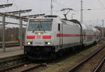 146 558-2 mit IC 2239(Warnemünde-Leipzig)bei der Einfahrt im Rostocker Hbf.04.12.2020