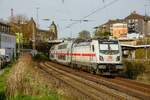 DB 147 554-0 schiebt IC2 in Wuppertal, April 2022.
