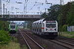 147 554 ist mit ihrem IC auf den Weg nach Düsseldorf und hat soeben bei Duisburg Rahm die S1 überholt.

Duisburg Rahm 29.05.2022