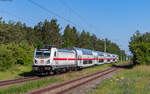 147 593 mit dem IC 2381 / RE 52381 (Stuttgart Hbf - Singen) im Bahnhof Neufra 12.6.25