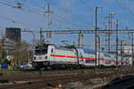 DB Lok 147 555-7 durchfährt am 03.03.2026 den Bahnhof Pratteln.