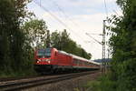 147 011 mit der RB Richtung Plochingen in Uhingen.