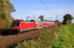 147 017 zog am 07.10.2022 den RE3 3310 nach Stralsund.
