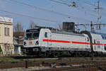 DB Lok 147 555-7 durchfährt am 03.03.2026 den Bahnhof Pratteln.