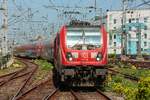 DB 147 016 bei der Einfahrt in Köln Hbf, April 2026.