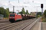 Durchfahrt am 25.08.2015 von  152 124-4 mit einem leeren Schotterzug in München Heimeranplatz in Richtung München Laim.