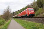 152 124-4 + 152 151-0 der Deutschen Bahn mit Getreidewagen bei Erzhausen am 13.04.2017