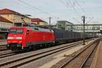 Am 27.08.2015 bespannte 152 026-1 einen Containerzug, als sie über Gleis 6 durch den Regensburger Hauptbahnhof in Richutng Norden fuhr.