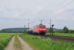 DB Cargo 152 143 mit Kesselwagenzug in Richtung Göttingen (Burgstemmen, 23.05.17).