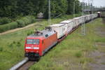 Gegen 11:59 Uhr kam 152 153-3 mit KLV von Rostock-Seehafen nach Hamburg-Billwerder durch Rostock-Kassebohm gefahren.18.06.2017