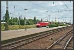 152 138 fhrt mit einem langen Gterzug vom Ruhrgebiet zur Kste. Aufgenommen bei der Durchfahrt duch den Bahnhof Haltern am See im Herbst 2005