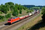 Am 15. Juni 2017 brachte 152 114 den vormittäglichen EZ von Nürnberg Hbf nach München Nord. Die Aufnahme entstand bei Unterweilbach im Dachauer Hinterland. Bis zum Ziel hat der gemischte Güterzug nur noch wenige Kilometer vor sich.