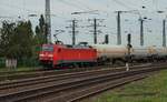 Von Norden kommend fährt 152 002 mit einem Gaskesselwagen-Ganzzug in den Bereich des Bahnhofs Hamm (Westf) ein.
08.08.2017