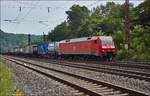 152 150-9 ist mit einen Containerzug bei Elm am 30.08.2017 zu sehen.