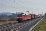 152 156-6 ist mit einen gemischten Güterzug in Richtung Würzburg unterwegs,gesehen am 07.02.2018 bei Würzburg/Süd.