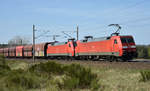 152 062-6 und 152 090-7 in Doppeltraktion unterwegs in Richtung Hagenower Land. 19.04.2018, 3km östlich von Büchen.