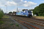 Mit einem VAG Autozug am Haken kommt gestern Abend die 152 127-5 gen Aachen West gefahren.