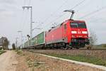 Am Nachmittag des 05.04.2017 fuhr 152 103-8 mit dem  Lannutti -KLV (Charleroi Dry Port - Torino Orbassano) nördlich von Müllheim (Baden) am Fototgrafen vorüber in Richtung Schweizer Grenze.