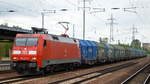 DB Cargo Deutschland AG mit  152 073-3  [NVR-Number: 91 80 6152 073-3 D-DB] und einem Ganzzug blauer polnischer Teleskophaubenwagen der PKP Cargo für Coiltransporte unterwegs am 20.08.18 Bf. Flughafen Berlin-Schönefeld.