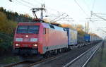 DB Cargo Deutschland AG mit  152 167-3  [NVR-Number: 91 80 6152 167-3 D-DB] und KLV-Zug (LKW-WALTER Trailer) am 15.11.18 Bf.