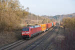 152 084 mit einem Containerzug bei Treuchtlingen, 24.03.2018