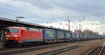 DB Cargo Deutschland AG mit  152 014-7  [NVR-Number: 91 80 6152 014-7 D-DB] und KLV-Zug (LKW-Walter Trailer) Richtung Rostock am 08.12.18 Durchfahrt Bf. Flughafen Berlin-Schönefeld.