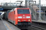 DB Cargo Deutschland AG  mit  152 099-8  [NVR-Number: 91 80 6152 099-8 D-DB] und KLV-Zug aus Rostock (LKW-WALTER Trailer) am 18.12.18 Bf. Berlin-Hohenschönhausen.