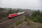 152 074 mit einem Containerzug bei Laaber Richtung Nürnberg, 22.11.2018