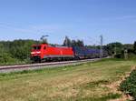 Die 152 080 mit einem Containerzug am 03.06.2015 unterwegs bei Buchhausen.