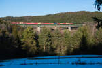 Eine unbekannt gebliebene 152 mit einem Containerzug bei Deining Richtung Regensburg, 24.02.2019