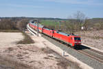 152 144 und 185 289 (kalt) mit einem DB Autotransportzug bei Emskirchen Richtung Nürnberg, 30.03.2019