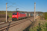 152 089 mit einem KLV-Zug bei Oberdachstetten Richtung Würzburg, 18.04.2019